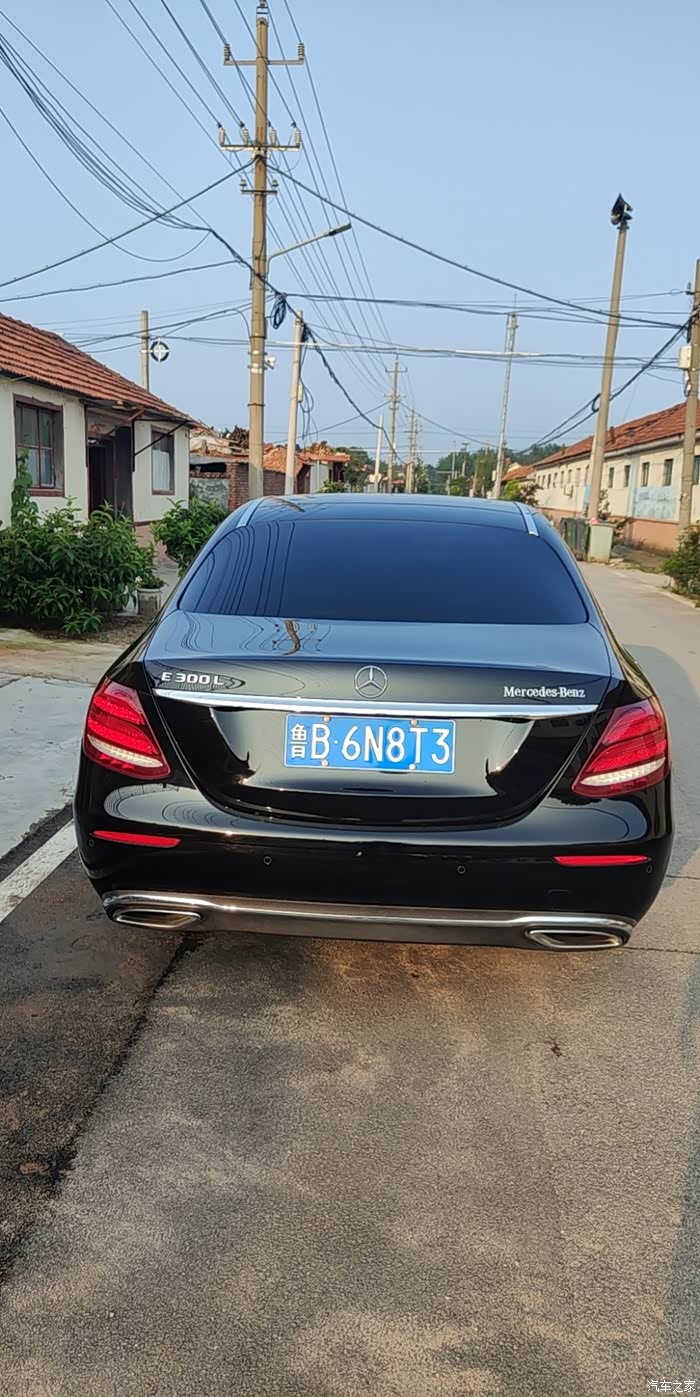 19年奔驰e300出售好像是两块补漆公里数13万了带价