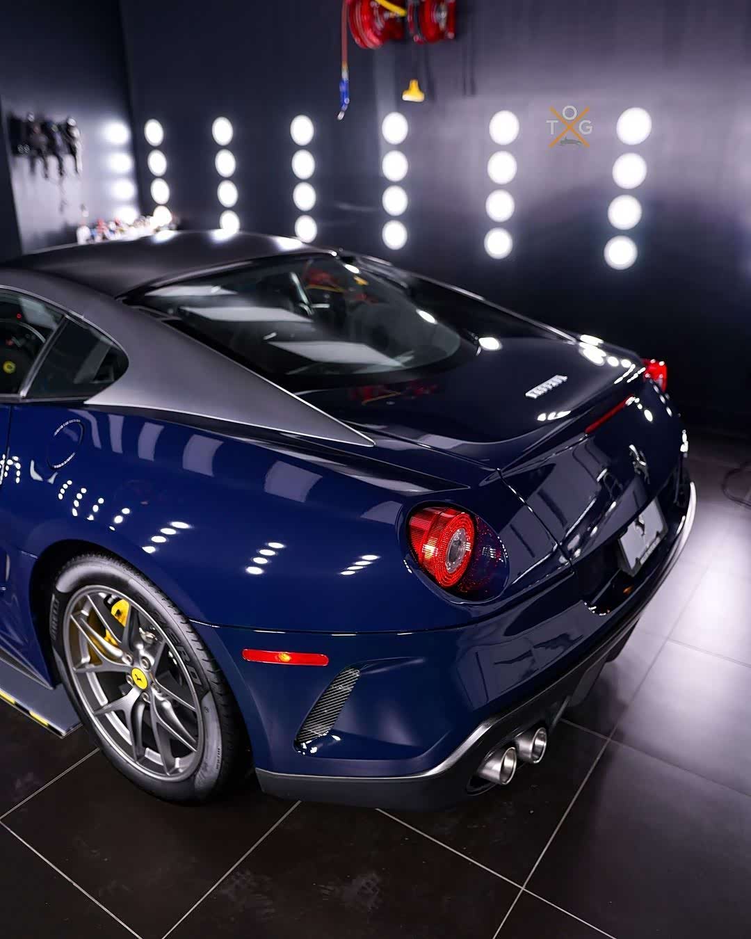 法拉利599 gto,蓝色车身颜色看着好看.