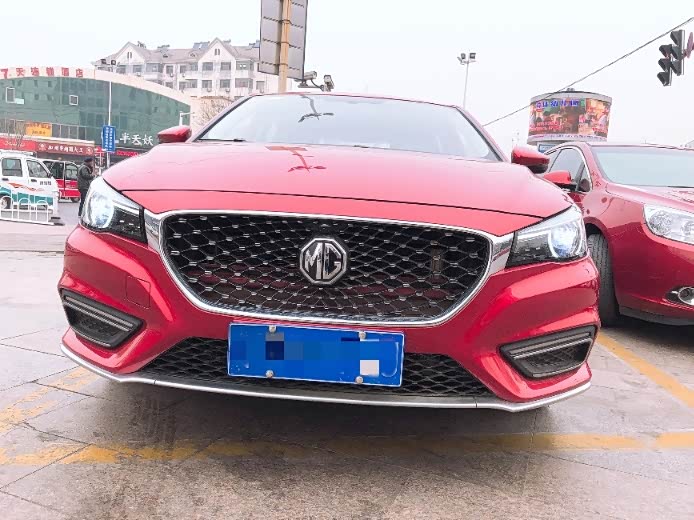 正脸来一张,帅气的脸颊,霸气的格栅!