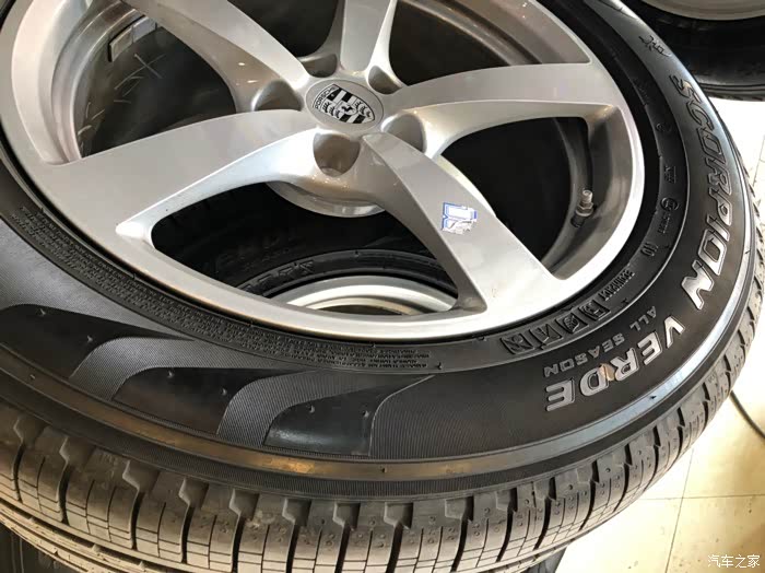 收保时捷macan原车轮胎一套 自用