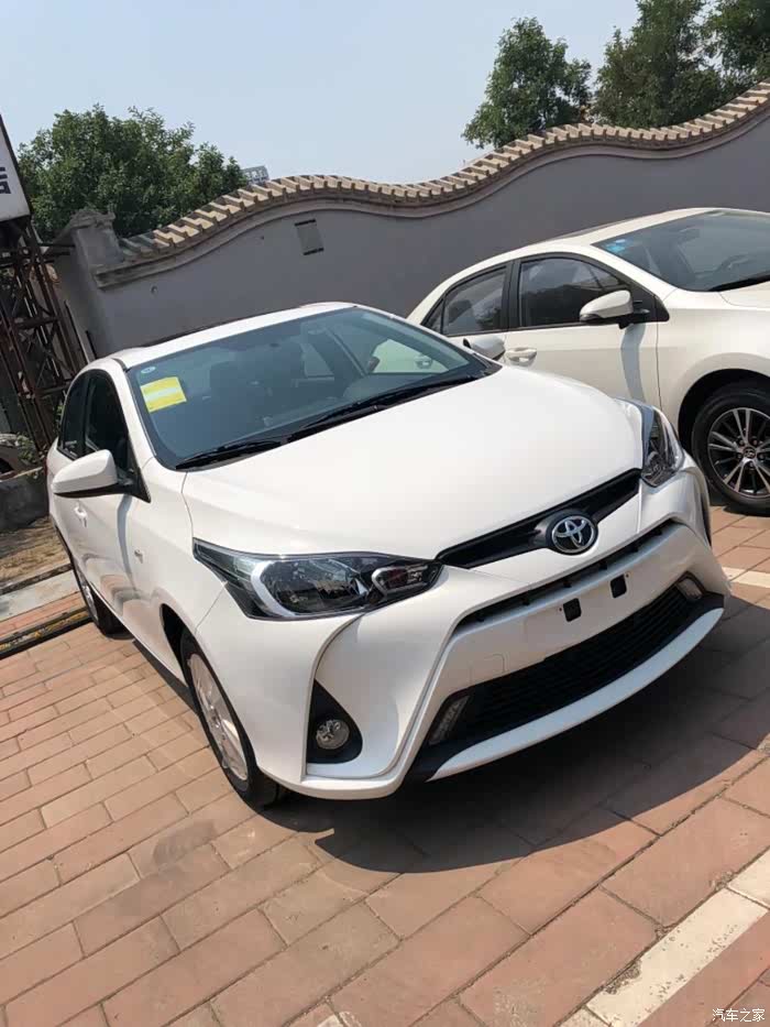 丰田雅力士致享换灯实录