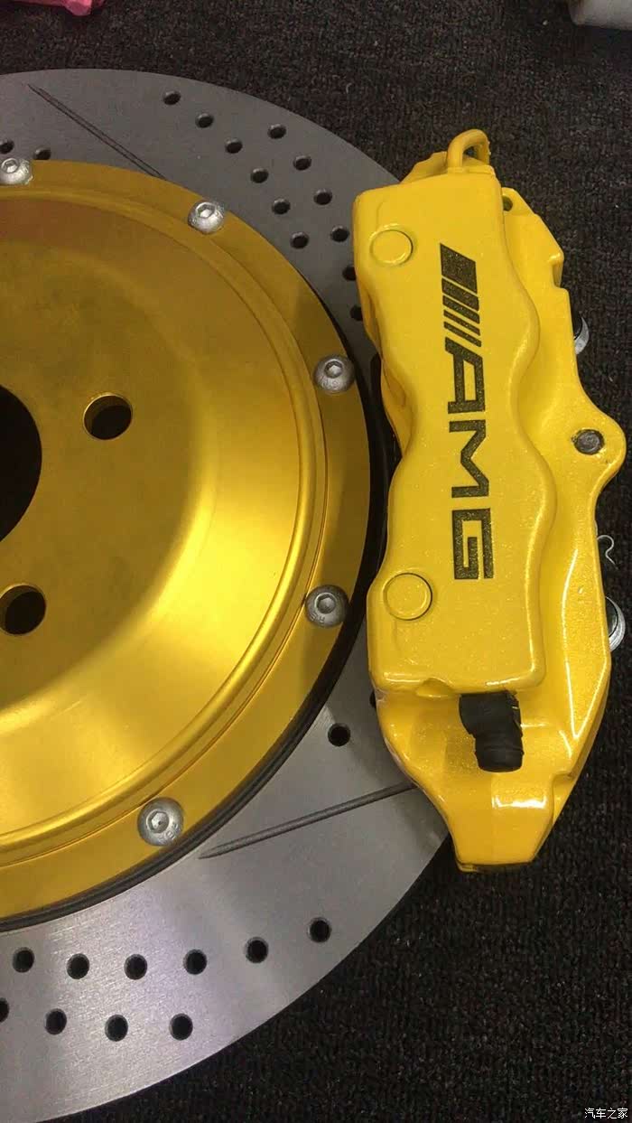 奔驰车型后面改装四活塞性价比比较高的选择brembo代工的
