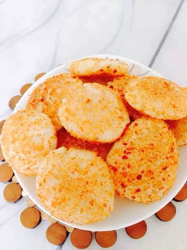 今天不上班,在家给孩子们做美食—白糖油炸糕,这卖相还可以吧!