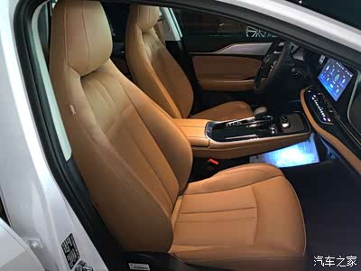 棕色系内饰前排座椅——实拍图.