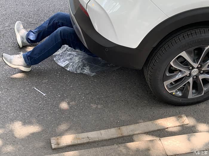 昂科拉提车30km坏在路上了