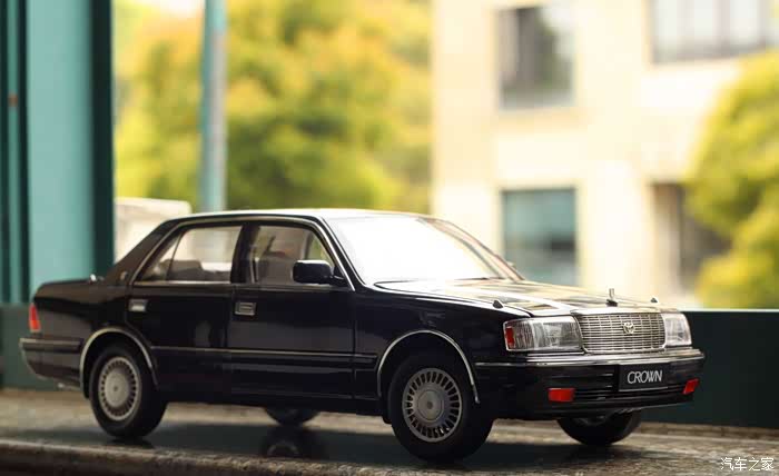 其辉的18丰田皇冠155一台经典的老车