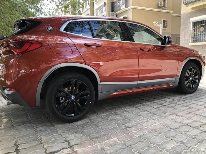 宝马x2只有1.5t橙色越野版最漂亮!又不想买三缸