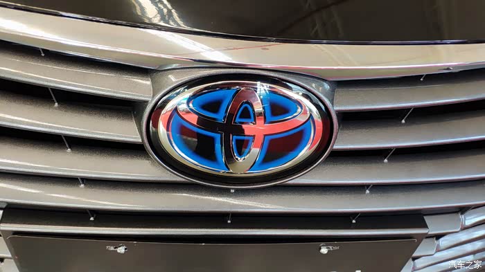 遇见亚洲龙 旗舰车型有点儿意思.