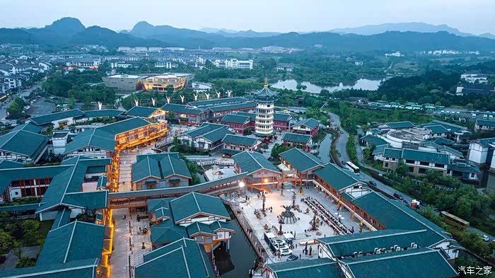 驾车寻道江西龙虎山穿越古越水街带你穿梭美食之中