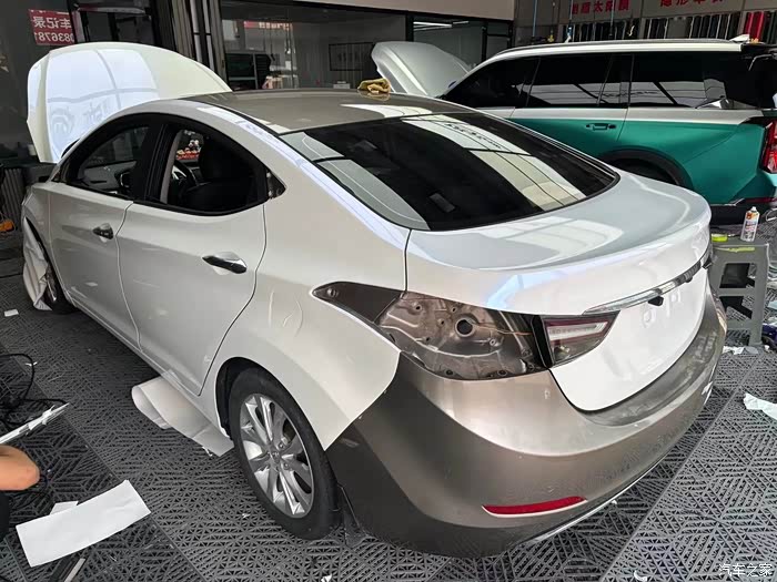 给朗动贴白变蓝改色膜