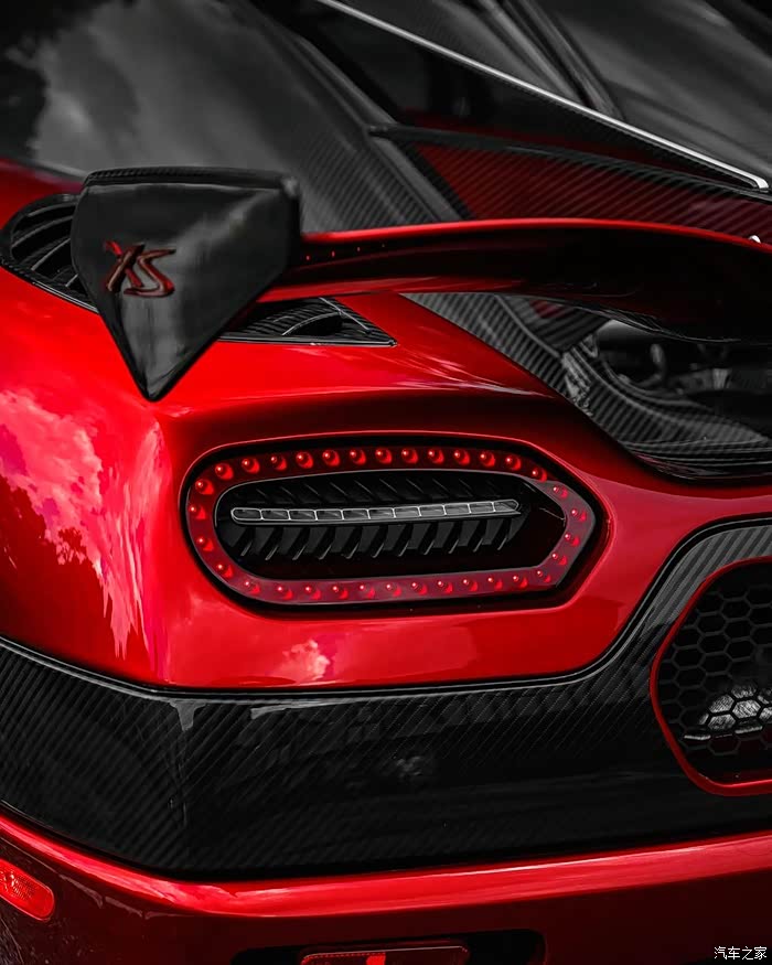 红色的科尼塞克koenigseggagerars真美呀