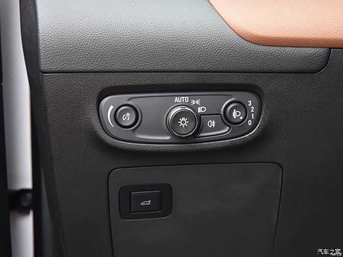 雾灯开关在哪