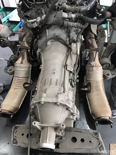 变速箱干净,无漏油