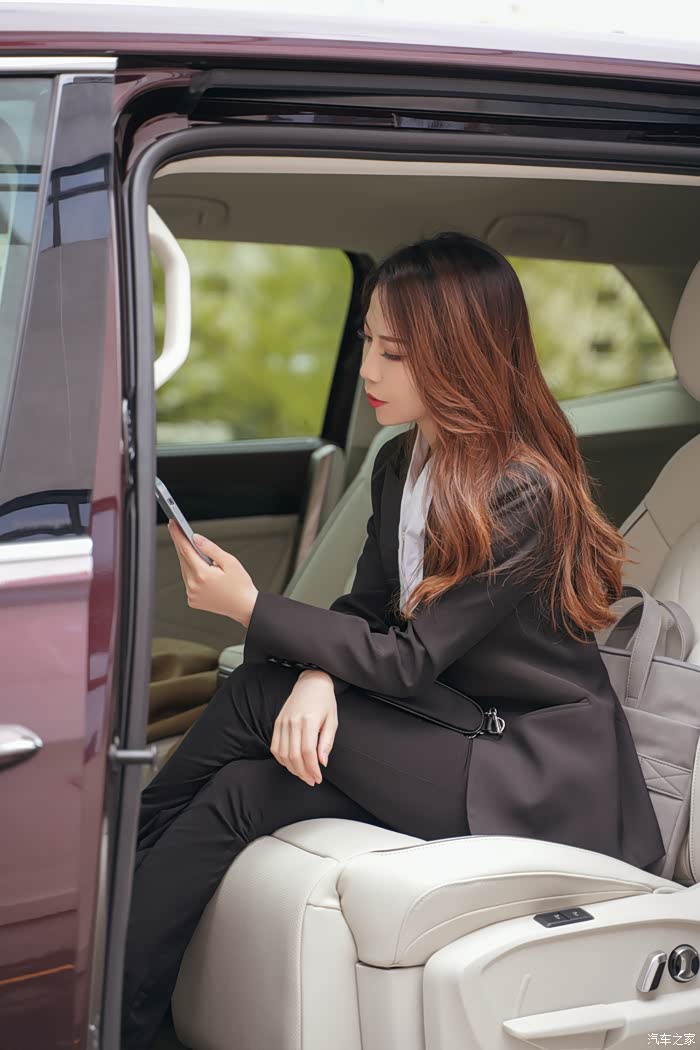 【图】【女神请上车】意想不到的舒适,美女总裁钟情豪华七座mpv_威然