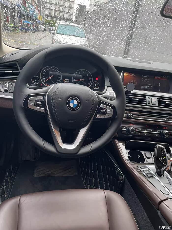 宝马老7系升级新款7系方向盘