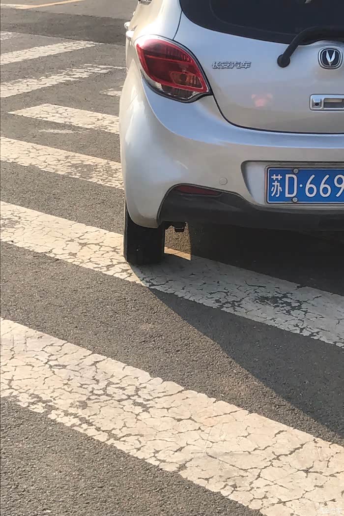 新奔奔左后轮歪了是什么情况