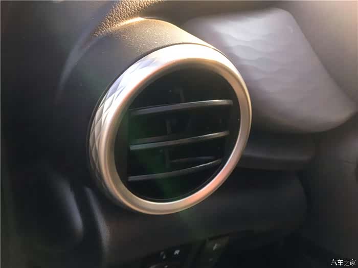 欧拉R1这么优秀全靠同行衬托