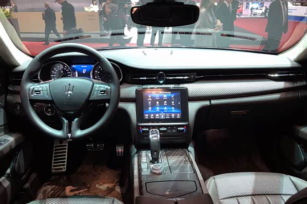 总裁内饰豪华感爆棚