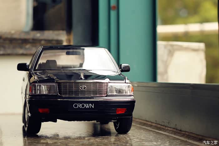 其辉的18丰田皇冠155一台经典的老车