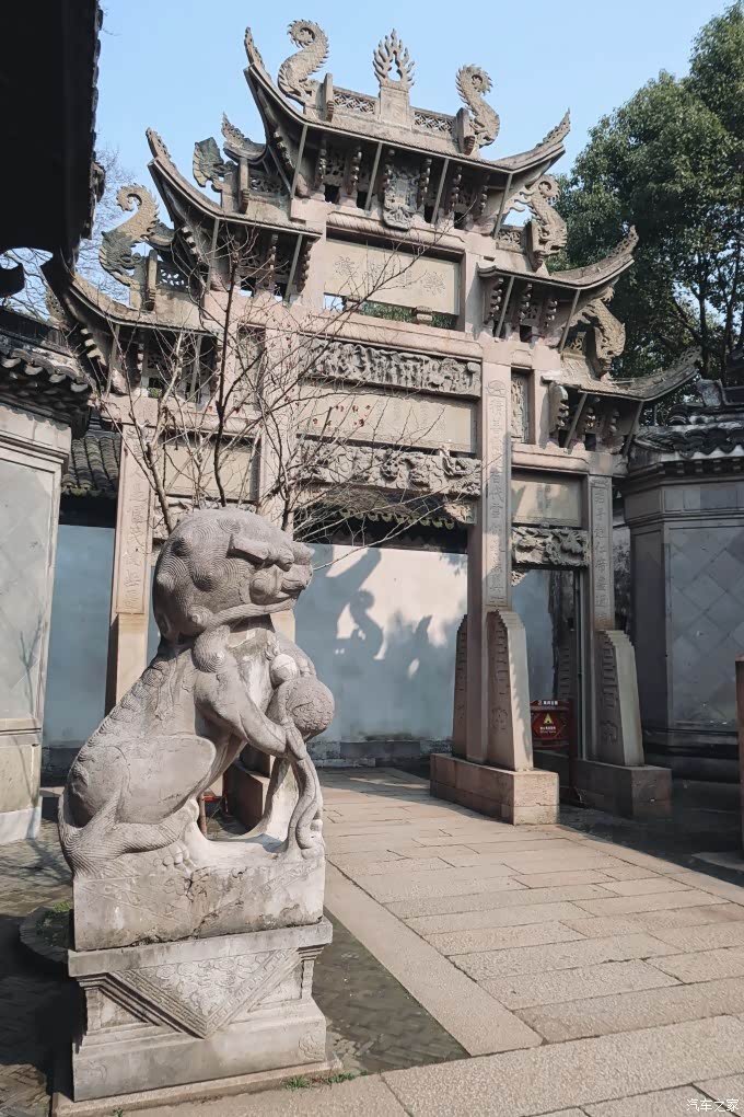 的刘氏梯号 刘氏梯号是面西的中西式建筑群,俗称"红房子",是南浔"四象