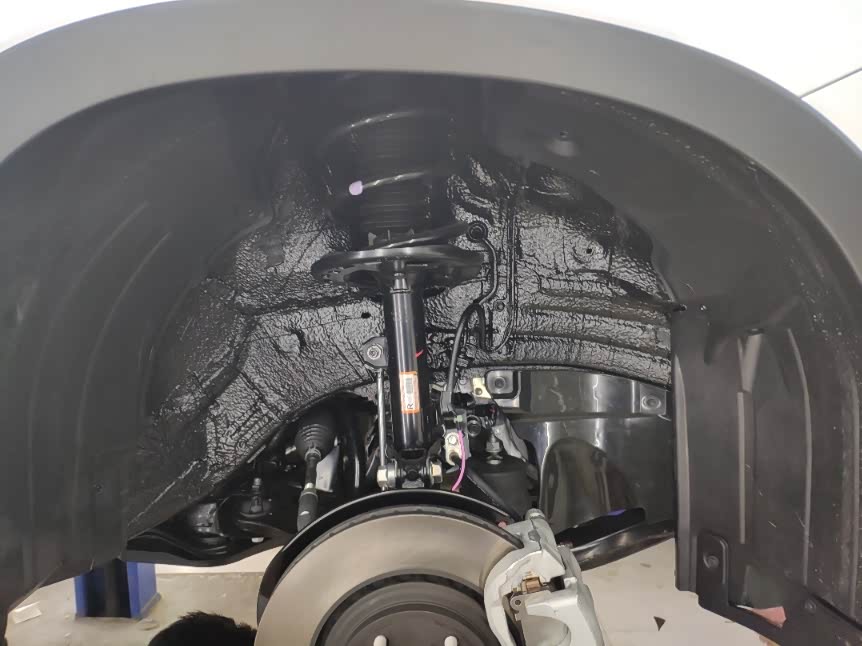 汉兰达底盘装甲作业