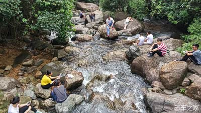 夏日炎炎但也阻止我跟几个伙伴起去爬山心情听等人说银瓶山东莞第峰