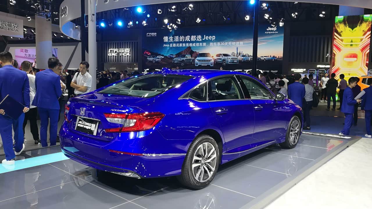 本田雅阁蓝色外观太帅