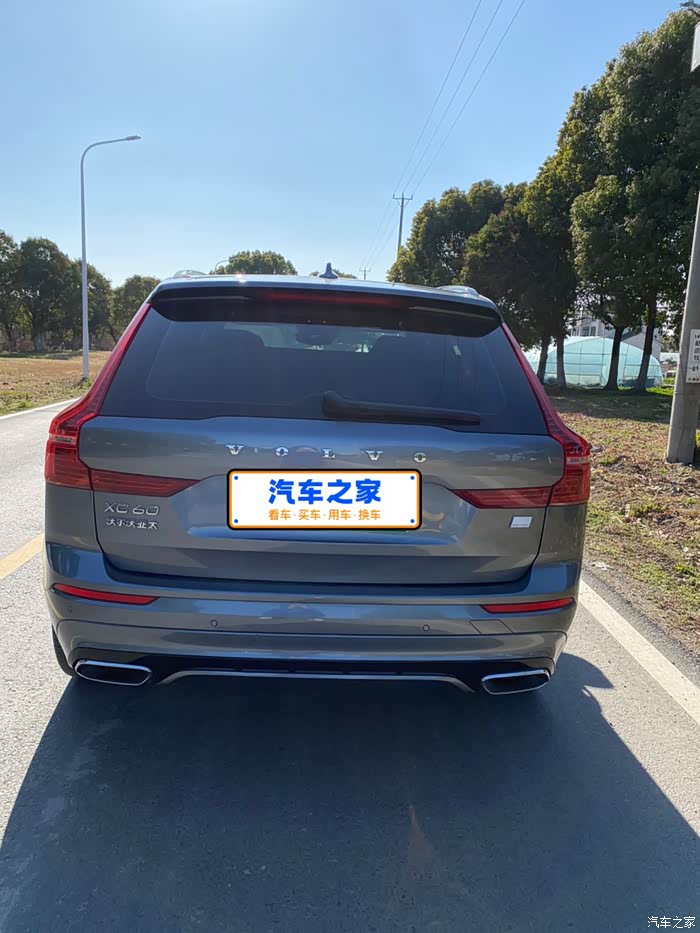 出一台2021款xc60t8幻夜银色金属漆7月份上牌