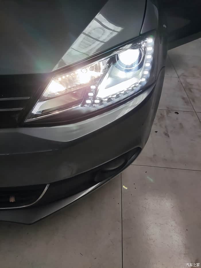 速腾1218款低配卤素给高配氙气灯大灯总成