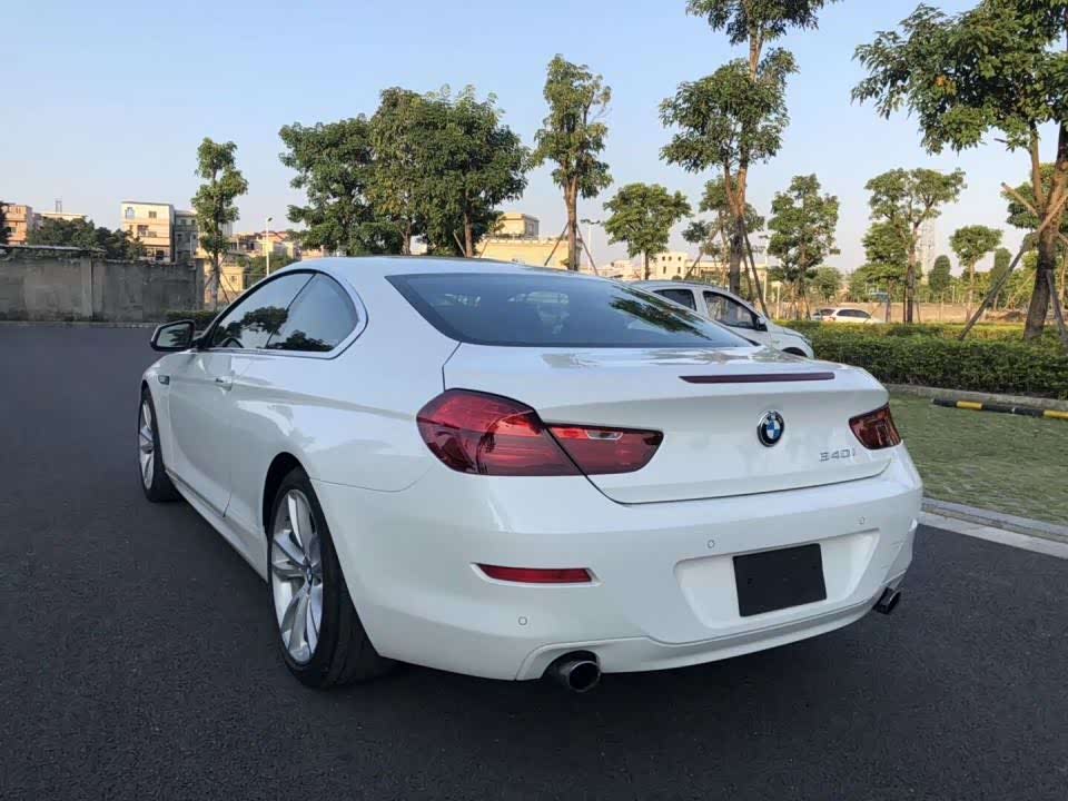 14年的白色轿跑宝马m640