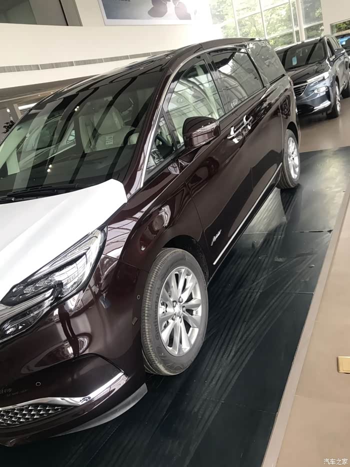 gl8艾维亚7座提车