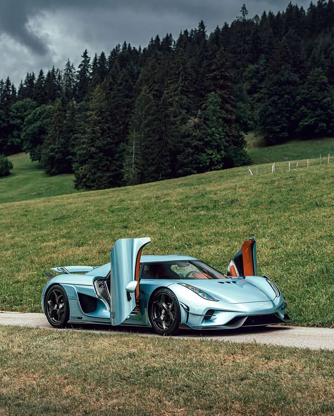 阿尔卑斯山景的柯尼塞格regera!