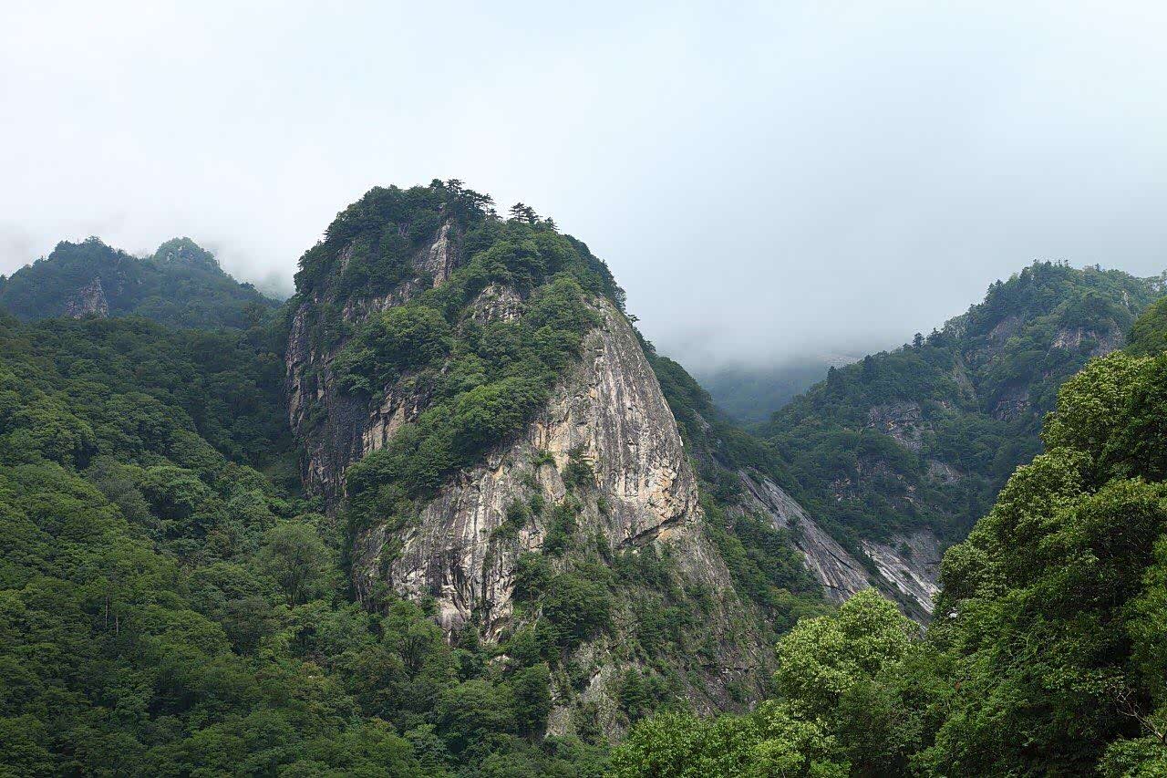 自然山水奇特沟道宽阔山势雄伟水石奇异