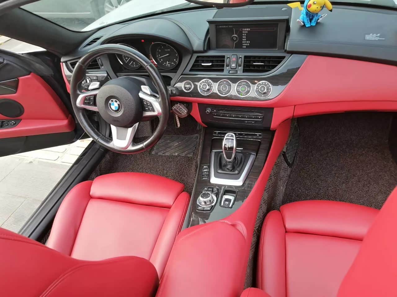 宝马z4,内饰酒红,顶棚炭黑麂皮完美.