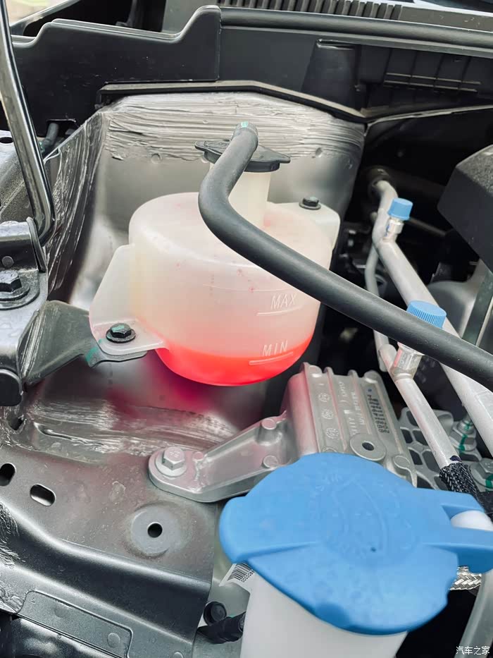 新车防冻液有点少需要添加防冻液吗
