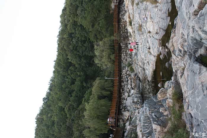 我见青山多妩媚料青山见我应如是泰安彩石溪一日游
