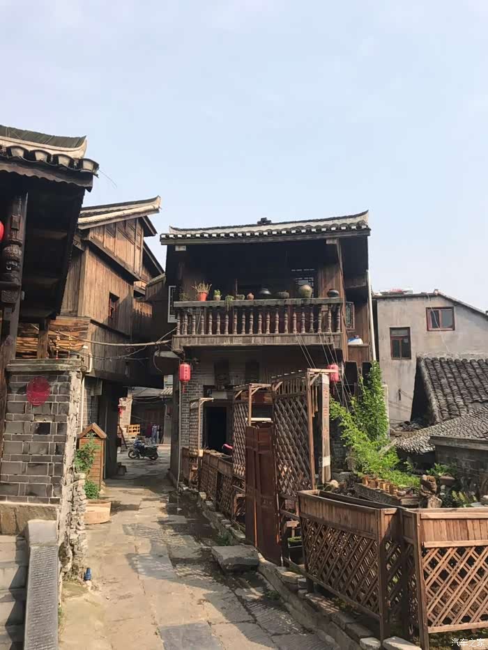 青岩古镇探录伟人足迹与古韵