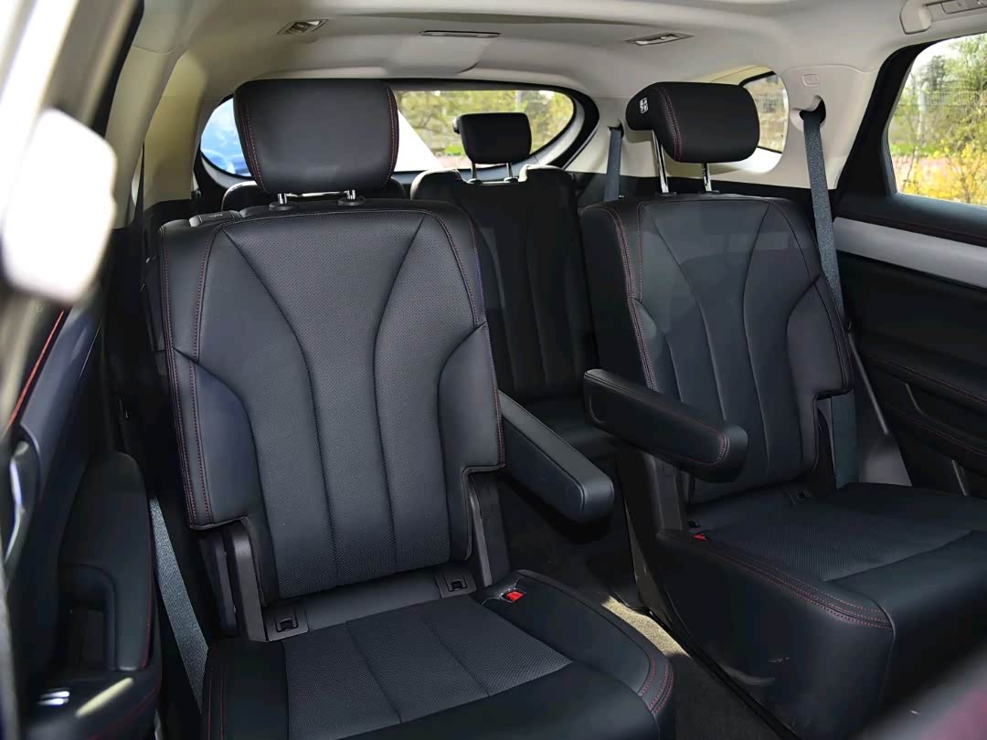 比亚迪唐的6座版本怎么座椅看上去很low呢