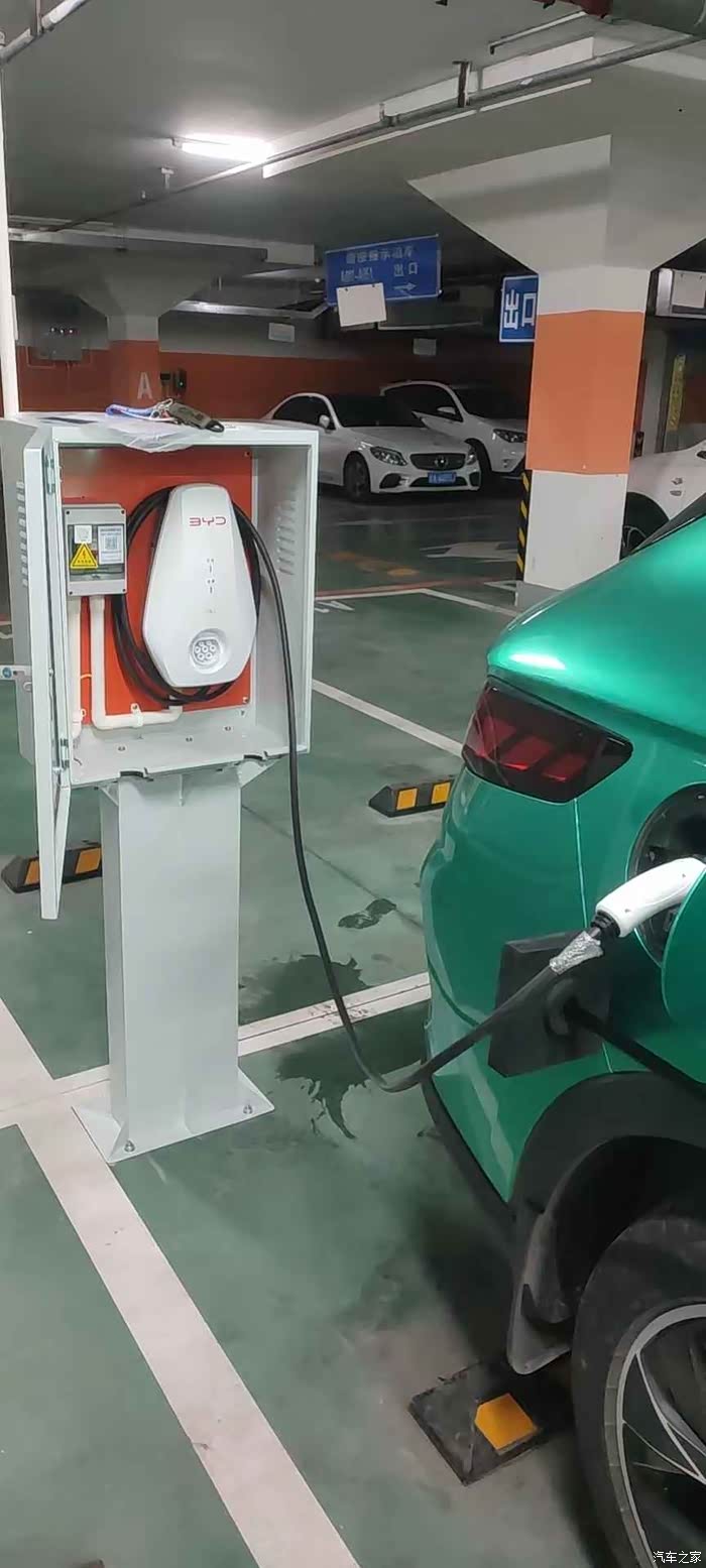 比亚迪宋充电桩立柱