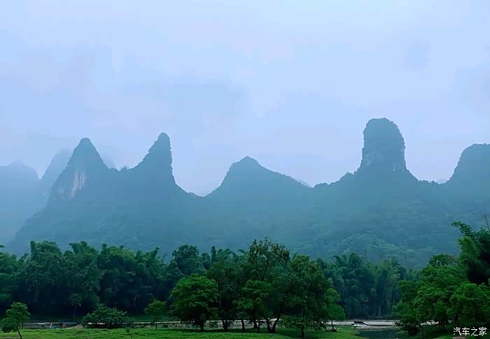 桂林的林石山地形是以一座座石山拔地而起,四坡壁立峭峻为特征.