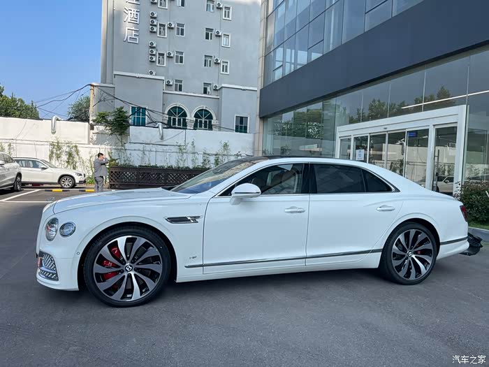 山东济南宾利飞驰2022款40tv8提车作业