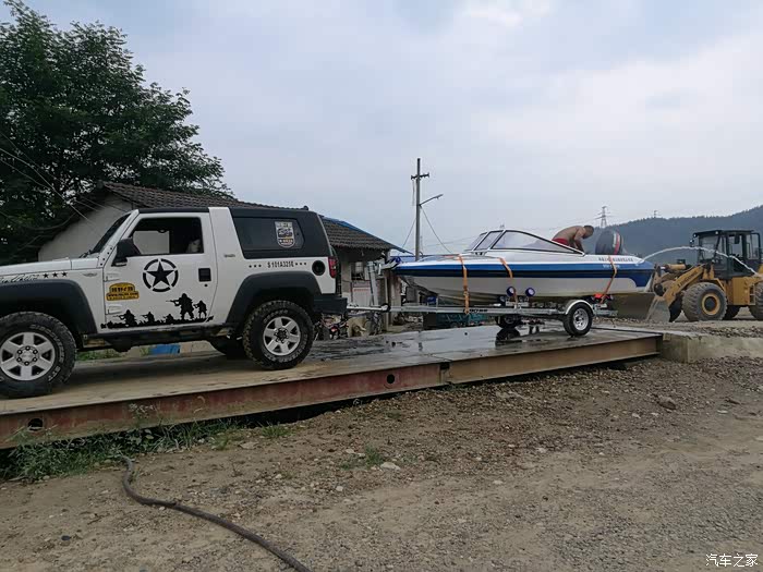 相比拖车钩,拖车球的优势就明显!你要带几个妹妹出去玩快艇!