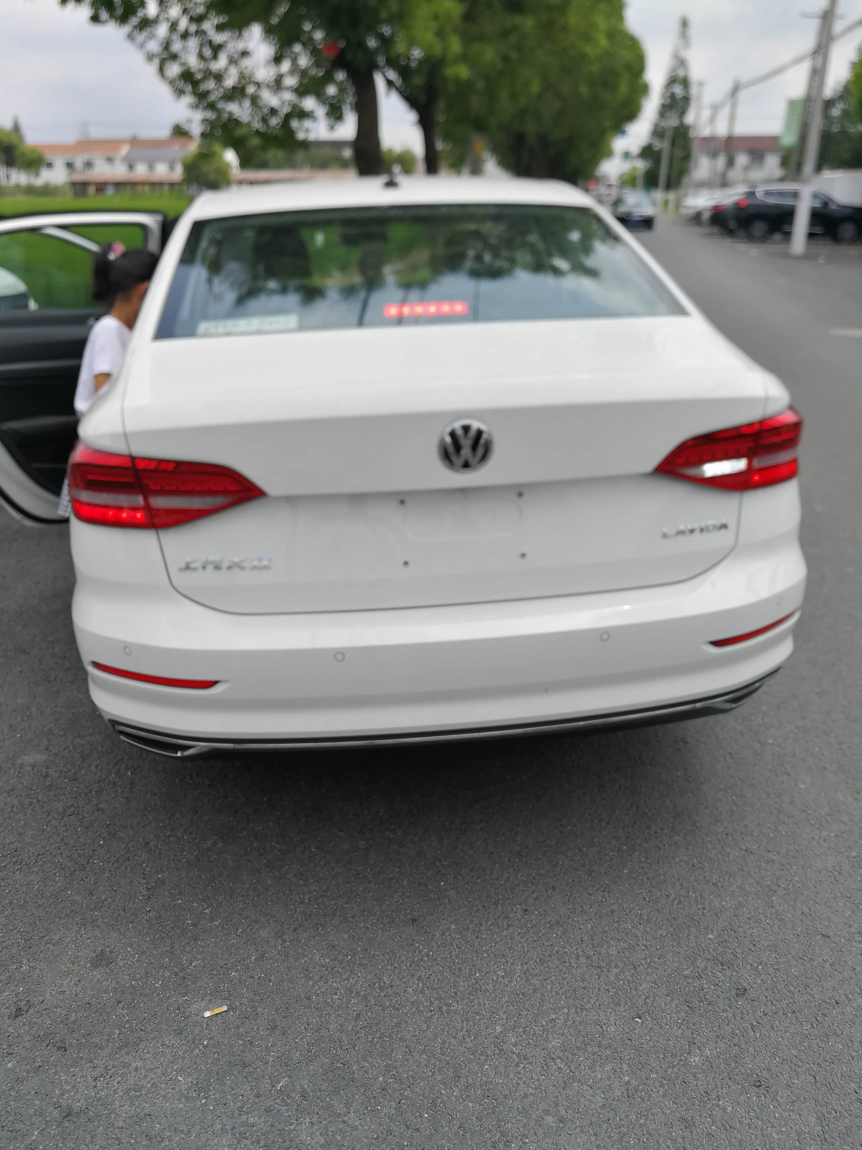 朗逸plus倒车灯怎么就一个亮