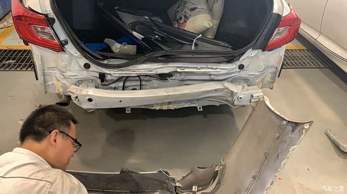 【图】十代雅阁被轻微追尾后防撞梁就变形了_雅阁论坛_汽车之家论坛