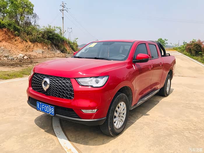 红色的长城炮,在路上绝对的引领风采!