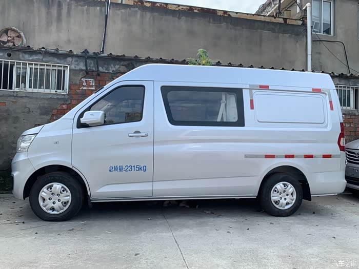 高顶对开门睿行m80空间巨大装货真的太方便了