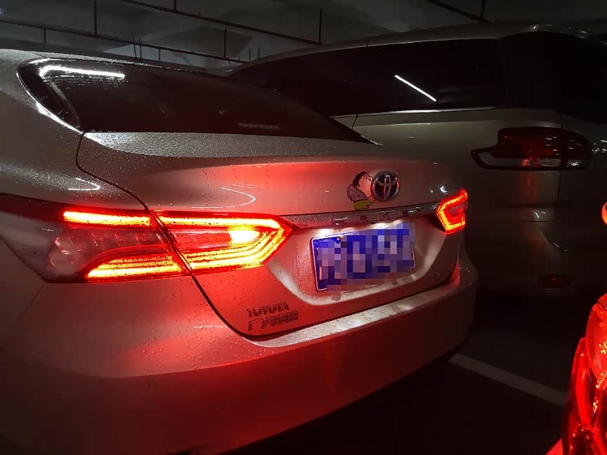 凯美瑞远近光和前后雾灯的实图