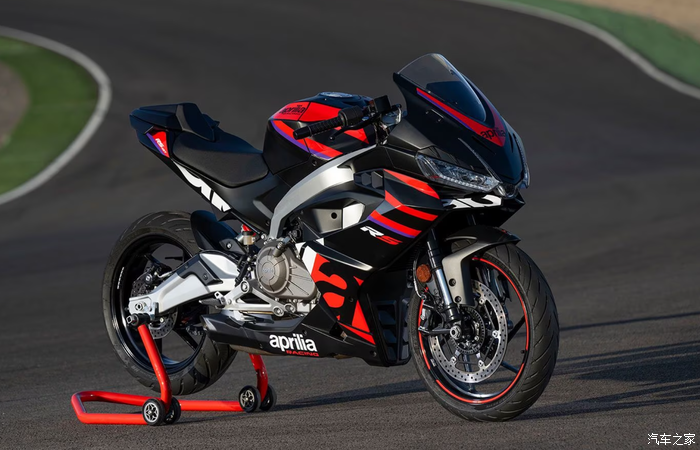 新手仿赛摩托2024款阿普利亚rs457详解水冷双缸47马力