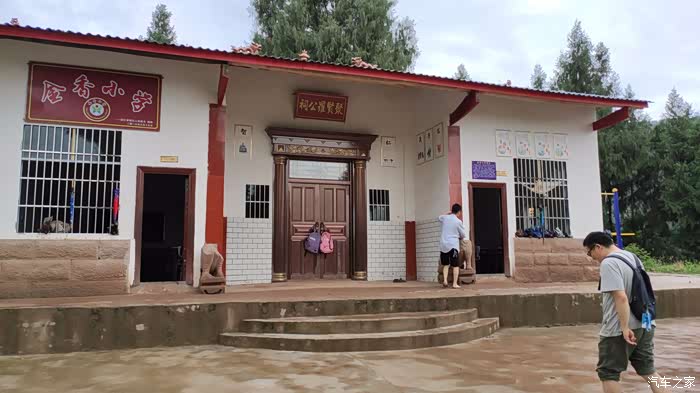 风雨兼程为营山大庙乡的孩子们送去关爱