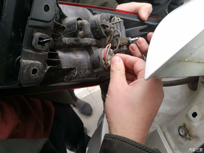 【图】忙里偷闲,更换刹车灯作业_长安cs15论坛_汽车之家论坛